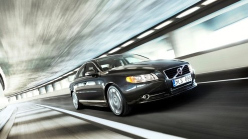 Eind vorige week werd al duidelijk dat Volvo een nog zuinigere V70 en S80 DRIVe in het vat had. Vandaag maken de Zweden de details bekend. Dankzij de toepassing van een intelligente dynamo en een gewi