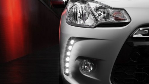 Citroen heeft voor de DS3 nog een heel sportieve variant in de pijplijn zitten. Het is de DS3 Racing, die met zijn 210 pk sterke turbomotor nadrukkelijk het predicaat 'hot hatch' gaat opeisen na zijn 