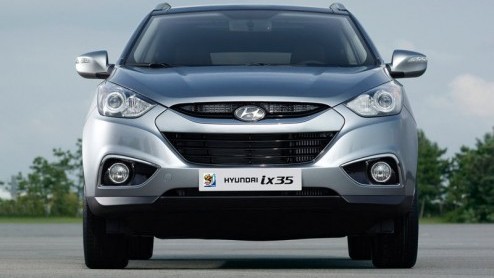 De langverwachte iX35 van Hyundai maakt vanaf dit voorjaar zijn entree bij de dealers. Toch prettig om te weten wat de nieuwe compacte SUV met een crossoversaus moet gaan kosten. De vanafprijs bedraag