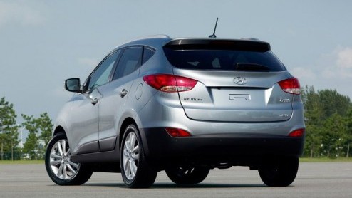 De langverwachte iX35 van Hyundai maakt vanaf dit voorjaar zijn entree bij de dealers. Toch prettig om te weten wat de nieuwe compacte SUV met een crossoversaus moet gaan kosten. De vanafprijs bedraag