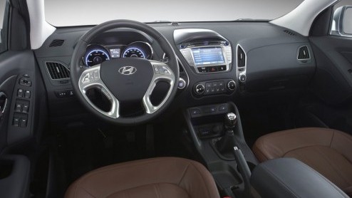 De langverwachte iX35 van Hyundai maakt vanaf dit voorjaar zijn entree bij de dealers. Toch prettig om te weten wat de nieuwe compacte SUV met een crossoversaus moet gaan kosten. De vanafprijs bedraag