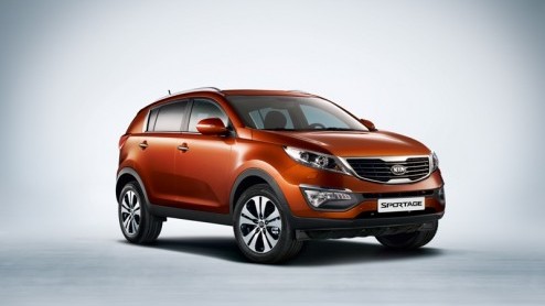 Terwijl Hyundai hun iX35 al richting de dealers stuurt, presenteert Kia op de Autosalon van Genve voor het eerst de Sportage. En dat is niet vreemd, beiden slaan hun eigen weg in als het om design ga