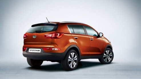 Terwijl Hyundai hun iX35 al richting de dealers stuurt, presenteert Kia op de Autosalon van Genve voor het eerst de Sportage. En dat is niet vreemd, beiden slaan hun eigen weg in als het om design ga