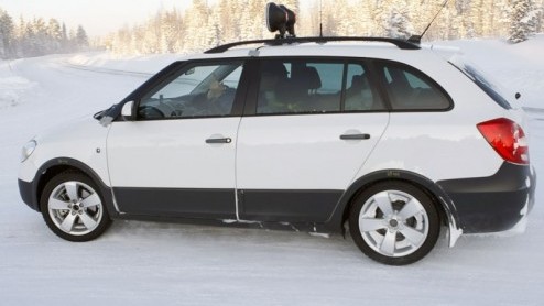 Dat Skoda de huidige Fabia flink aanprijst met actiemodellen heeft een goede reden; de facelift komt er aan! De Tsjechen boetseren een iets steviger neusje, en dat geldt ook voor de Fabia Scout Combi 