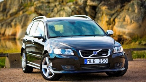 Per direct heeft Volvo de S40 en V50 Advantage en Sport aan de instap-een-punt-zes benzinemotor gekoppeld. Van de Advantage modellen weten we dat deze meer luxe combineren met een lagere prijs. Dat is