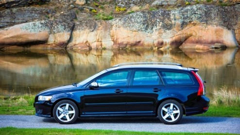 Per direct heeft Volvo de S40 en V50 Advantage en Sport aan de instap-een-punt-zes benzinemotor gekoppeld. Van de Advantage modellen weten we dat deze meer luxe combineren met een lagere prijs. Dat is