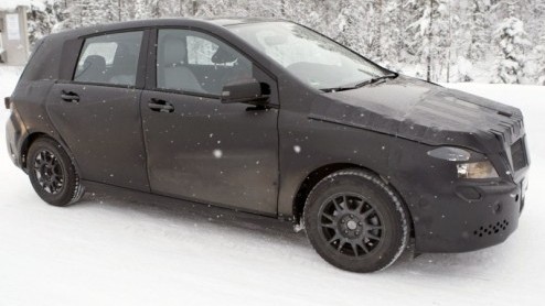 Bingo! Dit zijn nieuwe beelden van de nieuwe Mercedes-Benz B-Klasse. De compacte telg van Das Haus staat gepland voor eind 2011 en belooft onder meer aansluiting te zoeken bij de gevestigde premium ha