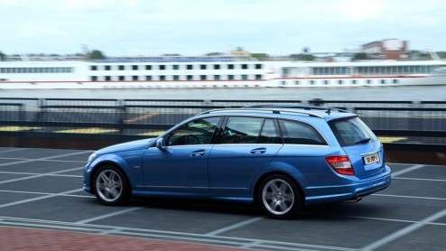 Mercedes-Benz is op dreef met efficinte, direct ingespoten CGI-motoren. De nieuwste exemplaren zijn de 180 en 200 CGI, die (deels) na hun entree in de E-Klasse voortaan ook in de C-Klasse worden gele