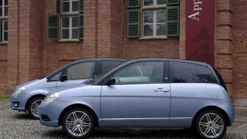 Lancia zet de Ypsilon met riante luxe in de schijnwerpers. De van huis uit stijlvol vormgegeven Italiaan wordt omgetoverd tot Ypsilon 2010 Limited Edition, volgestopt met handige en comfortabele luxe.