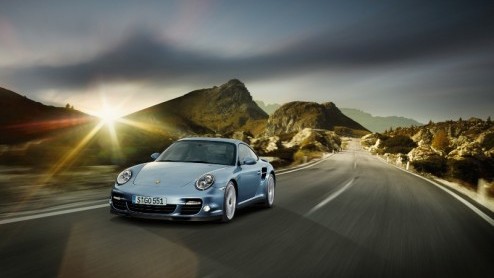 Op de autotentoonstelling van Genve viert de Porsche 911 Turbo S zijn wereldpremire. Het nieuwe topmodel van de 911-reeks beschikt over een 530 pk sterke zescilinder boxermotor met twee turbos, en