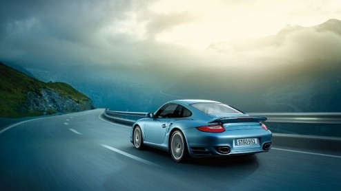 Op de autotentoonstelling van Genve viert de Porsche 911 Turbo S zijn wereldpremire. Het nieuwe topmodel van de 911-reeks beschikt over een 530 pk sterke zescilinder boxermotor met twee turbos, en