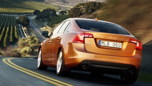 De nieuwe Volvo S60 nadert zijn 'onthulling'. Hoewel de kersverse middenklasser al meerdere malen is besproken, hebben de Zweden nog genoeg details in petto. Zo bedraagt de vanafprijs ongeveer 36 mill