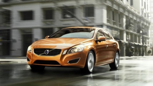 De nieuwe Volvo S60 nadert zijn 'onthulling'. Hoewel de kersverse middenklasser al meerdere malen is besproken, hebben de Zweden nog genoeg details in petto. Zo bedraagt de vanafprijs ongeveer 36 mill