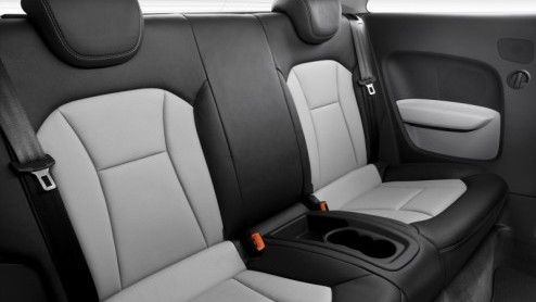 Daar is hij dan, de driedeurs Audi A1. Op de autotentoonstelling van Genve wordt Audis kleinste in geuren en kleuren onthuld, maar de Duitsers konden het niet laten ons alle details al te vertellen.