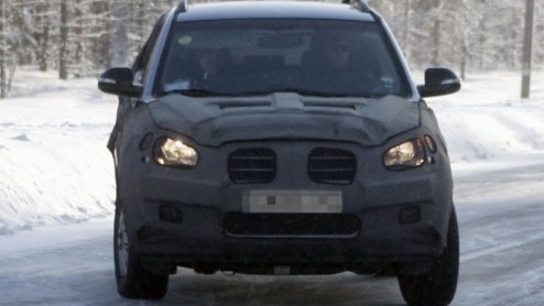 In onze regio is het merk SsangYong zo goed als uitgestorven, maar dat betekent niet dat we van de Koreanen niets meer horen en zien. Tijdens wintertests in Zweden reed namelijk een nieuwe crossover v
