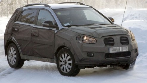 In onze regio is het merk SsangYong zo goed als uitgestorven, maar dat betekent niet dat we van de Koreanen niets meer horen en zien. Tijdens wintertests in Zweden reed namelijk een nieuwe crossover v