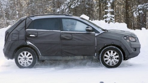 In onze regio is het merk SsangYong zo goed als uitgestorven, maar dat betekent niet dat we van de Koreanen niets meer horen en zien. Tijdens wintertests in Zweden reed namelijk een nieuwe crossover v