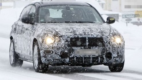 Na een facelift van de huidige BMW 1-serie in 2007 is het volgend jaar weer tijd dat een nieuwe generatie het stokje overneemt. Ook, of liever gezegd juist in deze kou gingen de testrijders op pad met