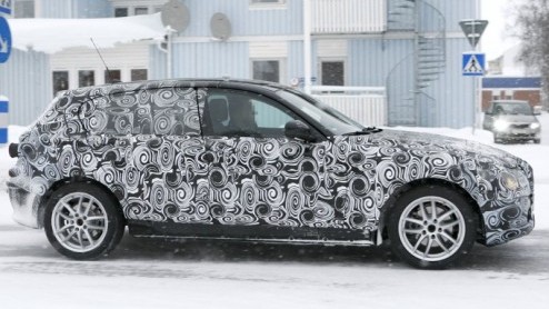 Na een facelift van de huidige BMW 1-serie in 2007 is het volgend jaar weer tijd dat een nieuwe generatie het stokje overneemt. Ook, of liever gezegd juist in deze kou gingen de testrijders op pad met