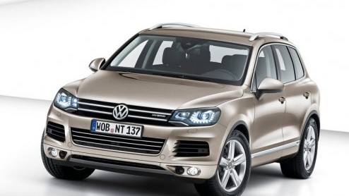 De Volkswagen Touareg staat op het punt te worden opgevolgd. Voorafgaand aan de onthulling in Genve zijn dit de eerste beelden en details van de Duitse SUV. Dan blijkt de Touareg nog altijd imposant,