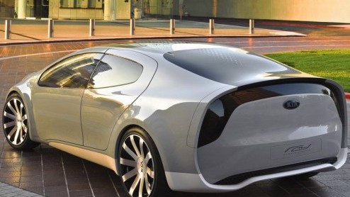 Na twee puzzelstukjes is het mysterie vanaf nu opgelost. Dit is de Kia Ray concept; een vierdeurs middenklasser met coupe-trekjes en een hybride aandrijflijn onder de kap.