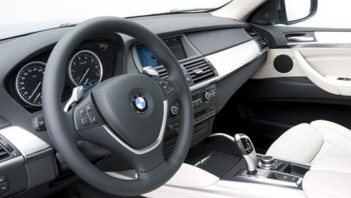 Met het voorjaar in zicht - laten we er alvast naar uitkijken - breekt voor BMW een bijzonder moment aan; de verkoop van hun eerste hybridemodel. En niet zomaar een, maar de X6, met 485 pk onder de mo