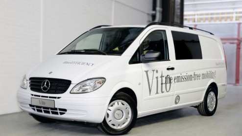 Elektrisch rijden moet ook in een bestelbus kunnen, vindt Mercedes-Benz. Het merk presenteert een Vito met batterijpakket, bedoeld om het begin van een tijdperk van emissievrije mobiliteit in de beste