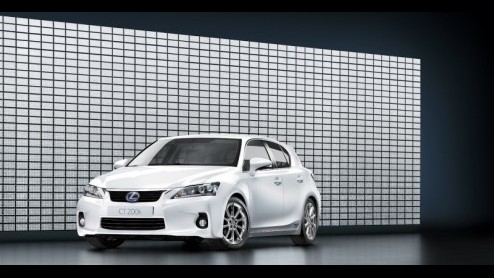 Zes maanden na de onthulling van de LF-Ch-concept zal Lexus de nieuwe CT 200h Hybrid onthullen tijdens de Autosalon van Genve 2010. De Compact Tourer is uitgerust met de alweer tweede generatie Lexus