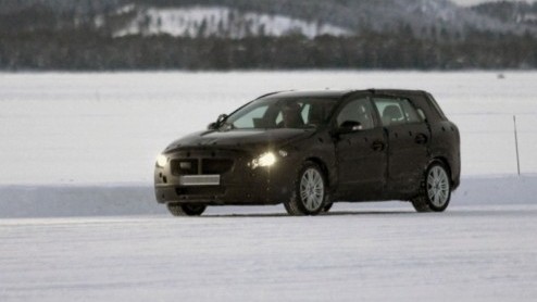Volvo maakt er geen geheim van dat er op basis van de nieuwe S60 ook een stationwagon verschijnt. Het model krijgt de naam V60 en wordt eind dit jaar gelanceerd in Parijs. Voordat dat zover is hebben