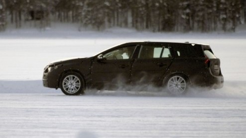 Volvo maakt er geen geheim van dat er op basis van de nieuwe S60 ook een stationwagon verschijnt. Het model krijgt de naam V60 en wordt eind dit jaar gelanceerd in Parijs. Voordat dat zover is hebben