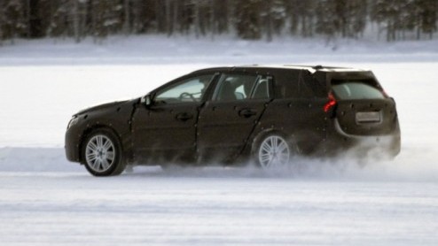 Volvo maakt er geen geheim van dat er op basis van de nieuwe S60 ook een stationwagon verschijnt. Het model krijgt de naam V60 en wordt eind dit jaar gelanceerd in Parijs. Voordat dat zover is hebben