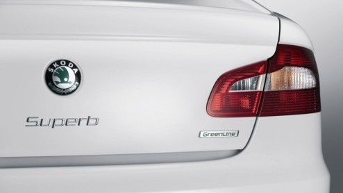 Skoda maakt de spaarzame Superb Greenline nog aantrekkelijker. Zo wordt de prijs verlaagd en daarnaast is het beenruimtewonder er voor een kleine meerprijs als Business Line.