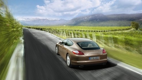 Porsche breidt het leveringsprogramma van de Panamera naar onderen uit. Op de autotentoonstelling van Beijing in april wordt de uitvoering met 3.6 FSI V6 gepresenteerd, goed voor 300 pk en een 'laag' 