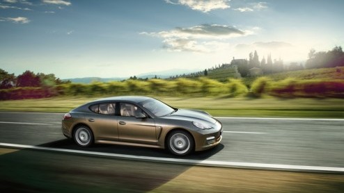 Porsche breidt het leveringsprogramma van de Panamera naar onderen uit. Op de autotentoonstelling van Beijing in april wordt de uitvoering met 3.6 FSI V6 gepresenteerd, goed voor 300 pk en een 'laag' 