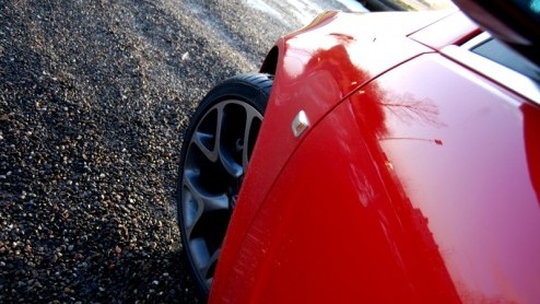Een Auto van het Jaar is van alle markten thuis. Dus heeft Opel voor de Insignia ook een sportieve OPC-versie gereed staan. De zakelijke middenklasser wordt met een agressieve uitstraling, 325 pk uit