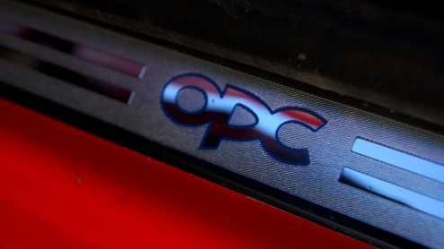 Een Auto van het Jaar is van alle markten thuis. Dus heeft Opel voor de Insignia ook een sportieve OPC-versie gereed staan. De zakelijke middenklasser wordt met een agressieve uitstraling, 325 pk uit