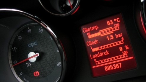 Een Auto van het Jaar is van alle markten thuis. Dus heeft Opel voor de Insignia ook een sportieve OPC-versie gereed staan. De zakelijke middenklasser wordt met een agressieve uitstraling, 325 pk uit