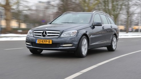Mercedes-Benz breidt het C-Klasse gamma uit met de C 180 CDI BlueEFFICIENCY, die is voorzien van de 2.1 liter common rail turbodiesel. De techneuten houden het vermogen bescheiden maar zetten daar dit