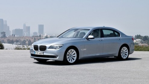 BMW zet dit jaar de eerste stap met hybridemodellen. Na de X6 is het ook de beurt aan de ActiveHybrid 7, die vanaf dit voorjaar bij de dealers staat. De bijbehorende prijs bedraagt 139.950 euro, en vo