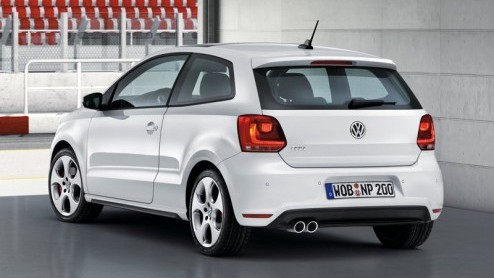 Het is geen nieuws dat er een Polo GTI aan zat te komen, maar de eerste beelden van deze Volkswagen zijn dat wel! De kekke hot hatch peutert 180 pk uit een 1.4-tje en komt nog voor de zomer op de mark