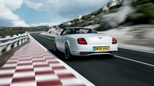 Wie A zegt, moet B zeggen. In navolging van de Bentley Continental Supersports Coup is nu ook de Cabriolet-versie een feit. Zoals het een topmodel uit de range presteert de dakloze Brit in weelde en