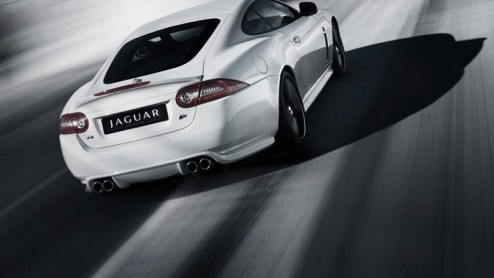 De gentlemen agreement voor het begrenzen van potente bolides op 250 km/u is er om doorbroken te worden. Jaguar komt met een uitvoering van de XKR op de proppen die doodleuk tot 280 km/u doordendert.