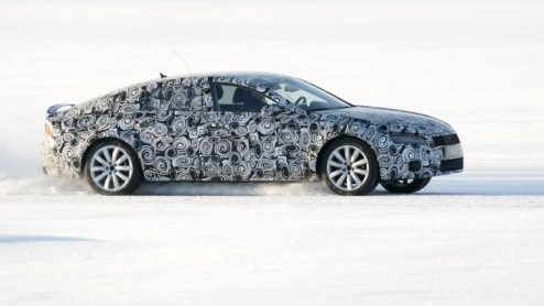 Audis nieuwe A7 is lange tijd ondergedoken gebleven. Ondanks kreeg onze spionagefotograaf de vierdeurscoup weer in de smiezen. Audi moet wel, want het model moet nog dit jaar worden voorgesteld.