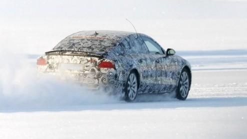 Audis nieuwe A7 is lange tijd ondergedoken gebleven. Ondanks kreeg onze spionagefotograaf de vierdeurscoup weer in de smiezen. Audi moet wel, want het model moet nog dit jaar worden voorgesteld.