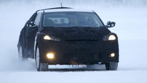 Zin in iets sportiefs van Hyundai, maar niet al te groot? Wacht nog een jaartje en stap in de nieuwe Hyundai Veloster, een compacte tweedeurscoup met lekker veel pit. Nadat bekend werd dat de Korea