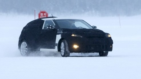 Zin in iets sportiefs van Hyundai, maar niet al te groot? Wacht nog een jaartje en stap in de nieuwe Hyundai Veloster, een compacte tweedeurscoup met lekker veel pit. Nadat bekend werd dat de Korea