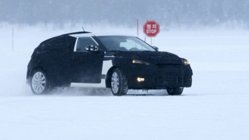 Zin in iets sportiefs van Hyundai, maar niet al te groot? Wacht nog een jaartje en stap in de nieuwe Hyundai Veloster, een compacte tweedeurscoup met lekker veel pit. Nadat bekend werd dat de Korea