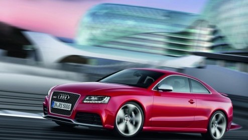 De trossen kunnen los! Audi toont alvast het topmodel uit de A5-reeks, de RS5. De 450 pk sterke spierbundel met aangescherpte quattrotechniek en nieuwe S tronic transmissie staat als Coupe in Genve e