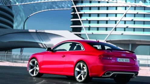 De trossen kunnen los! Audi toont alvast het topmodel uit de A5-reeks, de RS5. De 450 pk sterke spierbundel met aangescherpte quattrotechniek en nieuwe S tronic transmissie staat als Coupe in Genve e