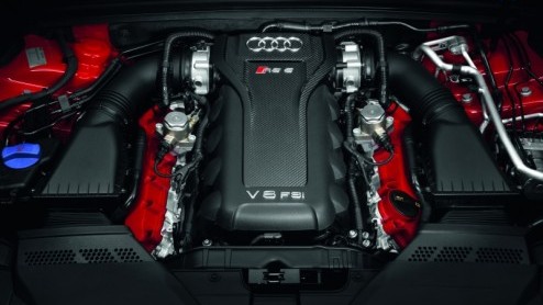 De trossen kunnen los! Audi toont alvast het topmodel uit de A5-reeks, de RS5. De 450 pk sterke spierbundel met aangescherpte quattrotechniek en nieuwe S tronic transmissie staat als Coupe in Genve e